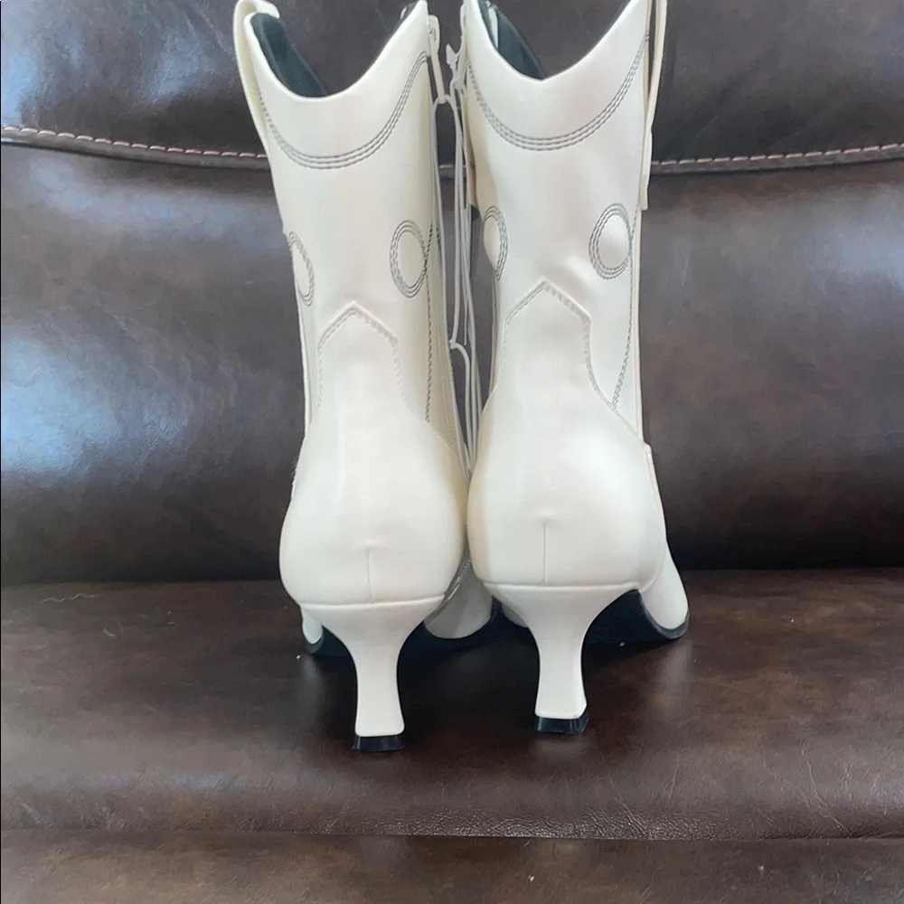 Universal Thread White Ankle Booties with Decorative Stitching (10) - Picture 9 of 13